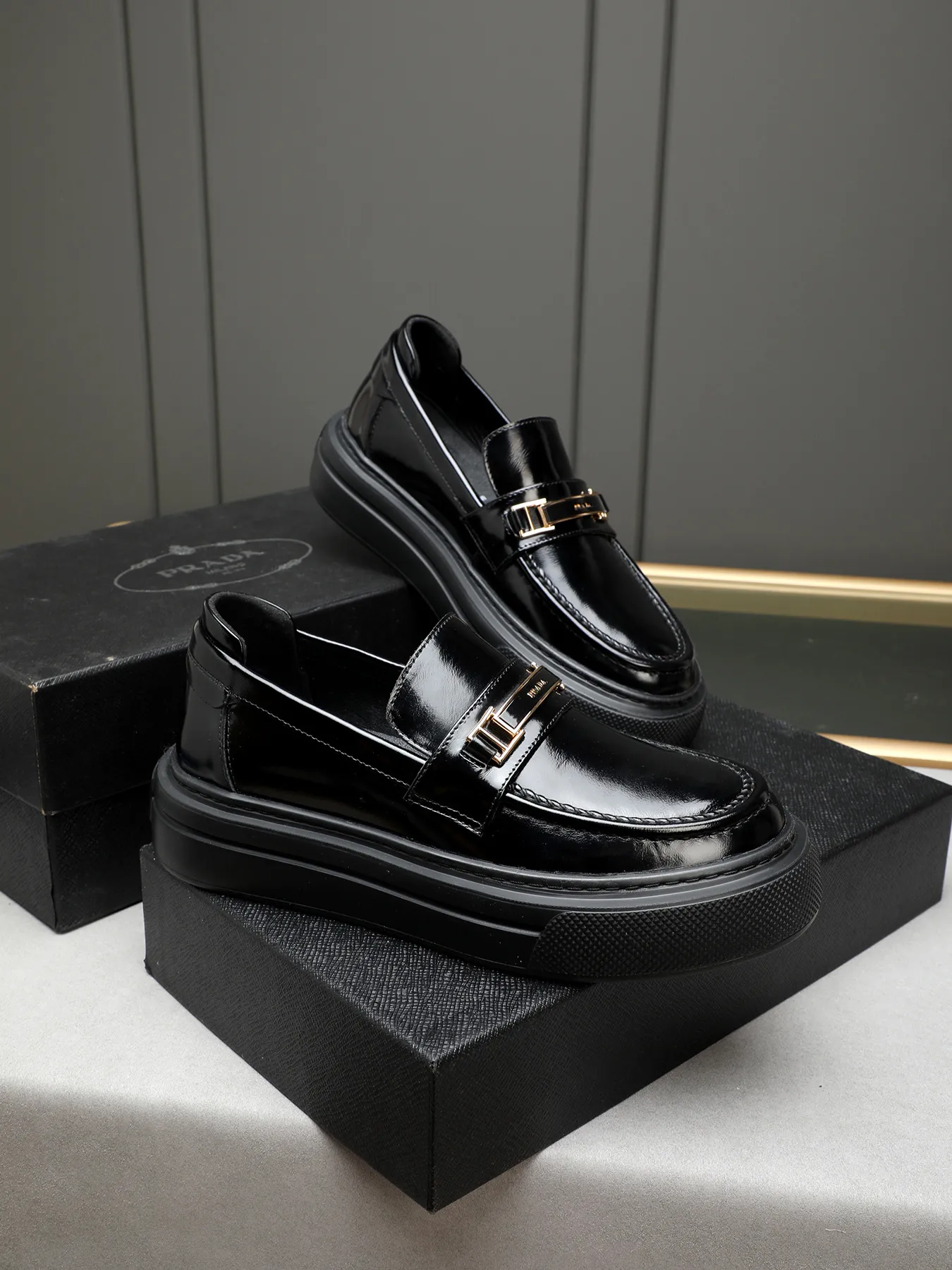 Men's Men's Shoes 💰500 Prada/Prada Men's new casual shoes, this upper is made of imported calfskin + sheep lining! The outsole is made of non-slip foam outsole, which feels good on your feet and is a fashionable and stylish item!  Size: 38-44 (45 customized)